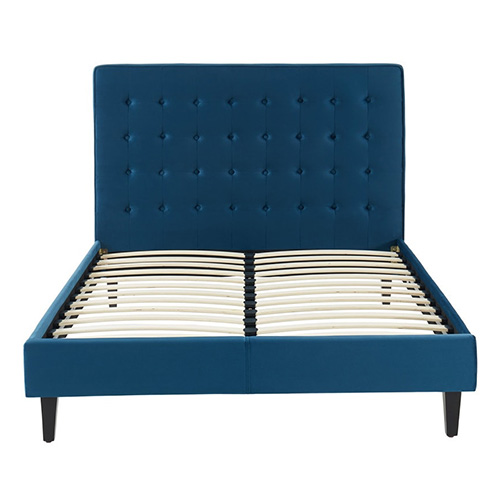 Lit adulte scandinave en velours bleu canard, sommier à lattes, 140x190 - Collection Marie - ELLE DÉCORATION