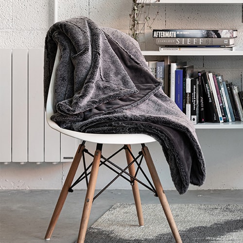 Plaid effet fourrure gris ombre 130 x 160 cm - Kinta