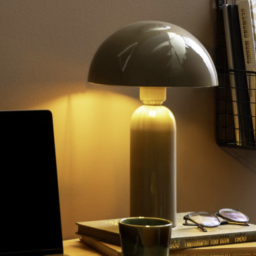 Lampe à poser en métal vert kaki - Atrayente