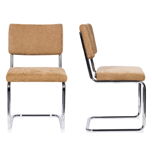 Lot de 2 chaises en tissu chenille camel et piètement chromé - Dulce