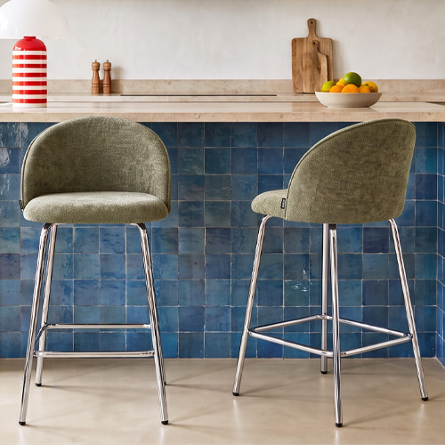 Lot de 2 tabourets de bar en tissu chenille vert olive, piètement chromé - Alta