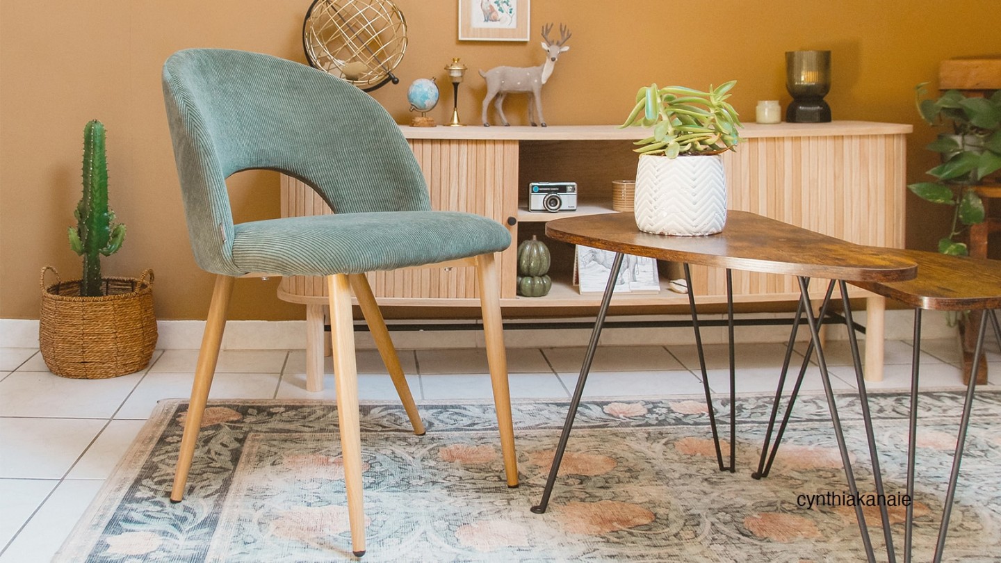 Lot de 2 chaises en velours côtelé vert, piètement effet bois - Moss