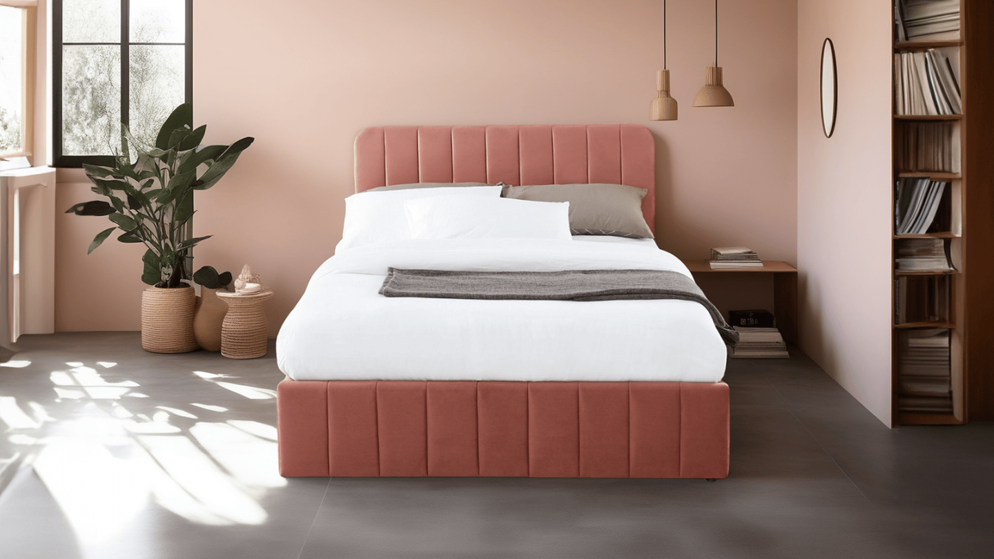 Lit coffre 140x190cm en velours rose blush avec tête de lit + sommier à lattes - Collection Ava - ELLE DECO