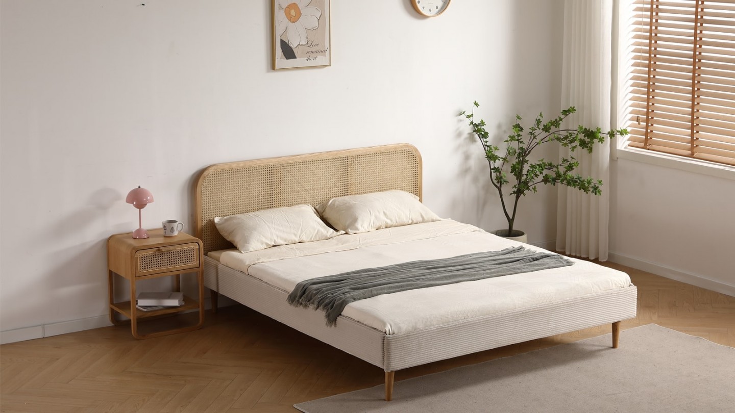 Lit adulte 140x190 cm en velours côtelé beige avec tête de lit en cannage - Dalia