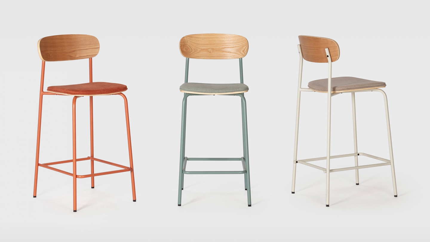 Lot de 2 tabourets de bar en tissu beige et effet bois - Svala