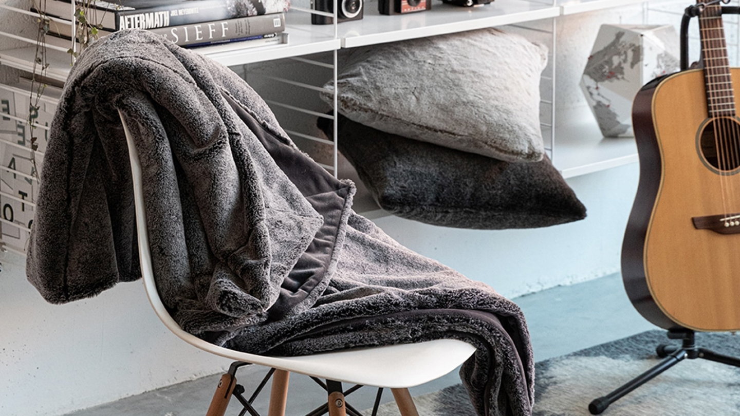 Plaid effet fourrure gris ombre 130 x 160 cm - Kinta