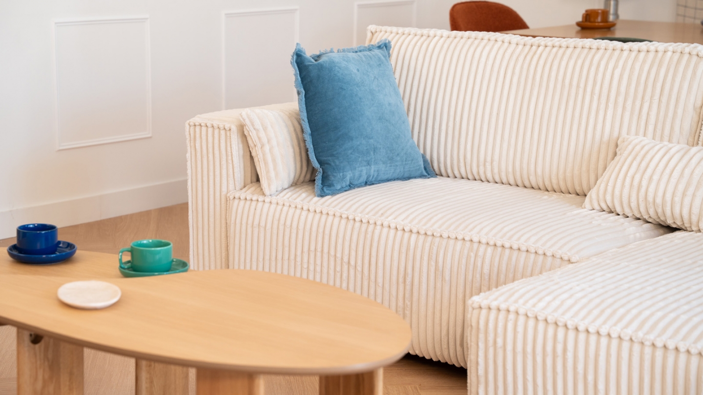 Canapé d'angle convertible réversible 4 places en velours gros côtelé beige - Livia