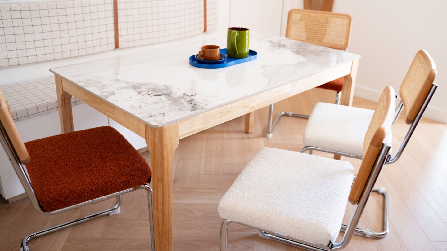 Table à manger en céramique effet marbre, piètement bois 140 cm - Sally