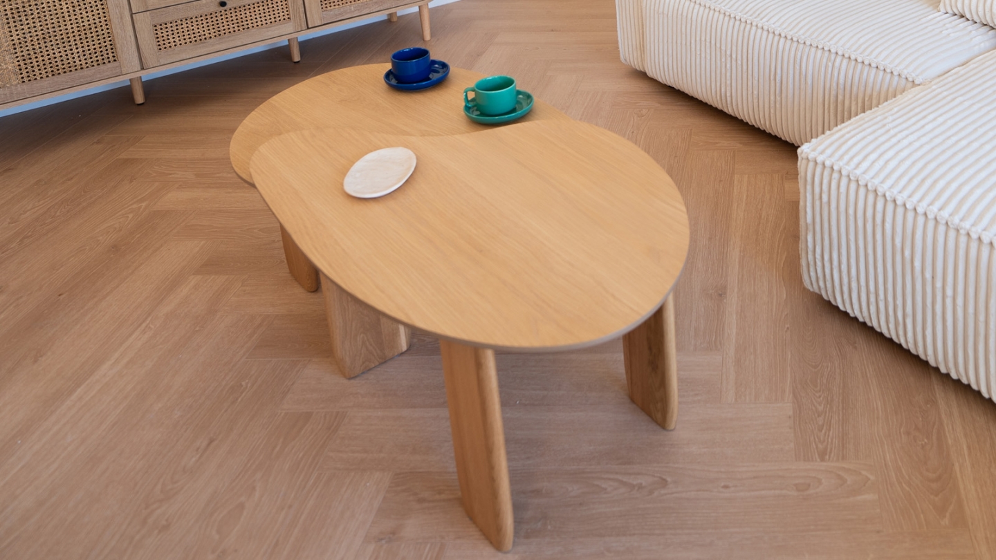 Lot de 2 tables basses organiques en bois, placage chêne - Aria