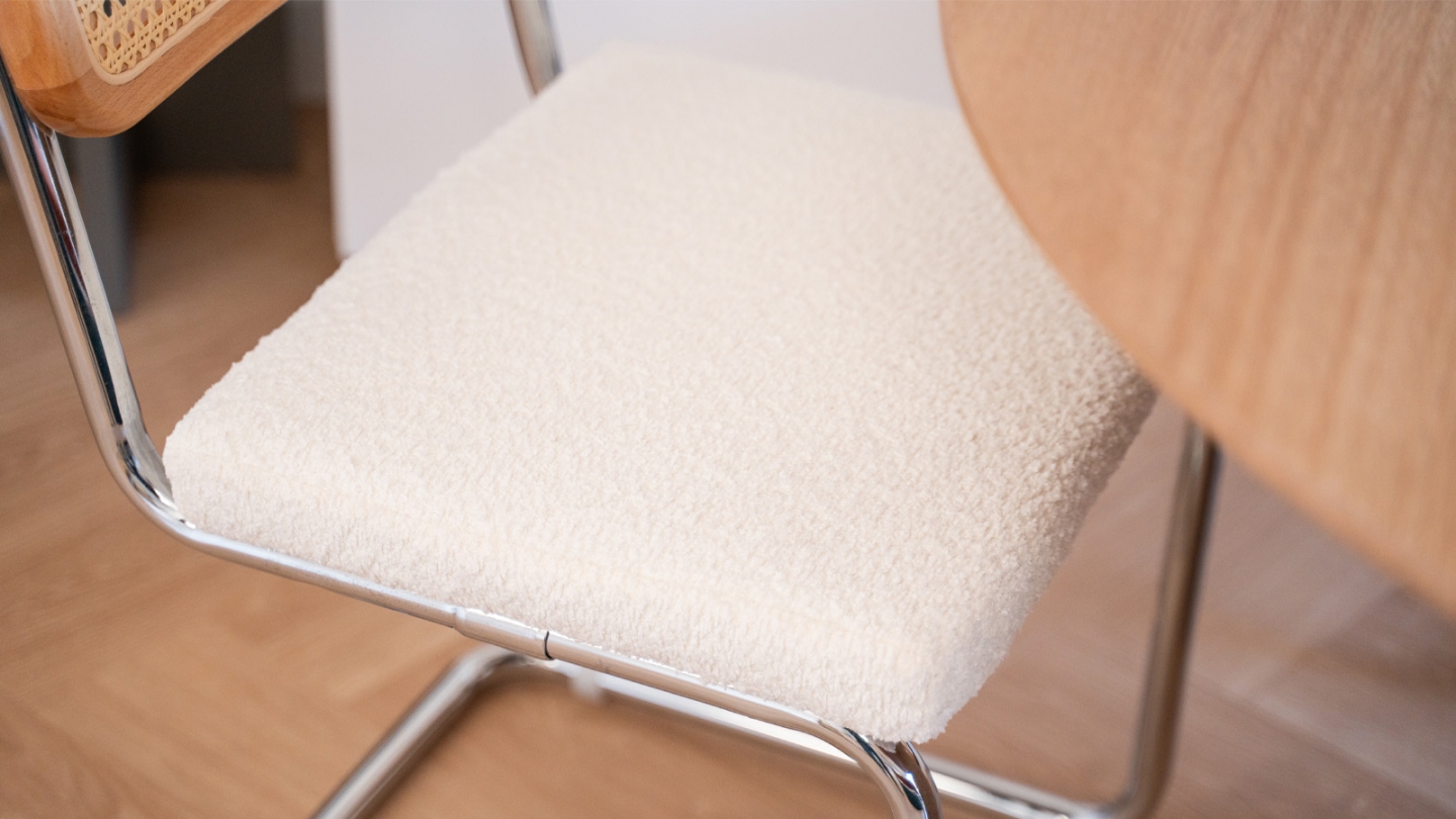 Lot de 2 chaises en rotin, tissu bouclé écru et métal chromé - Muse