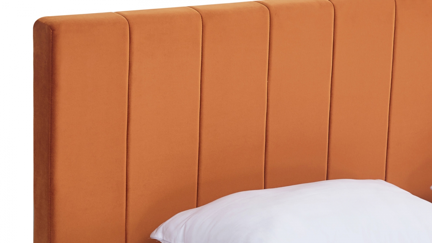Lit adulte 160x200 cm avec tête de lit capitonnée en velours terracotta - William
