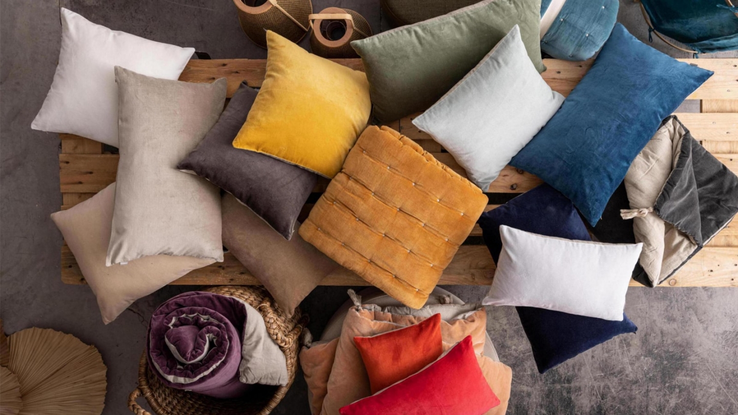 Coussin en velours jaune mais 40 x 65 cm - Elise Coussin en velours jaune mais 40 x 65 cm - Elise