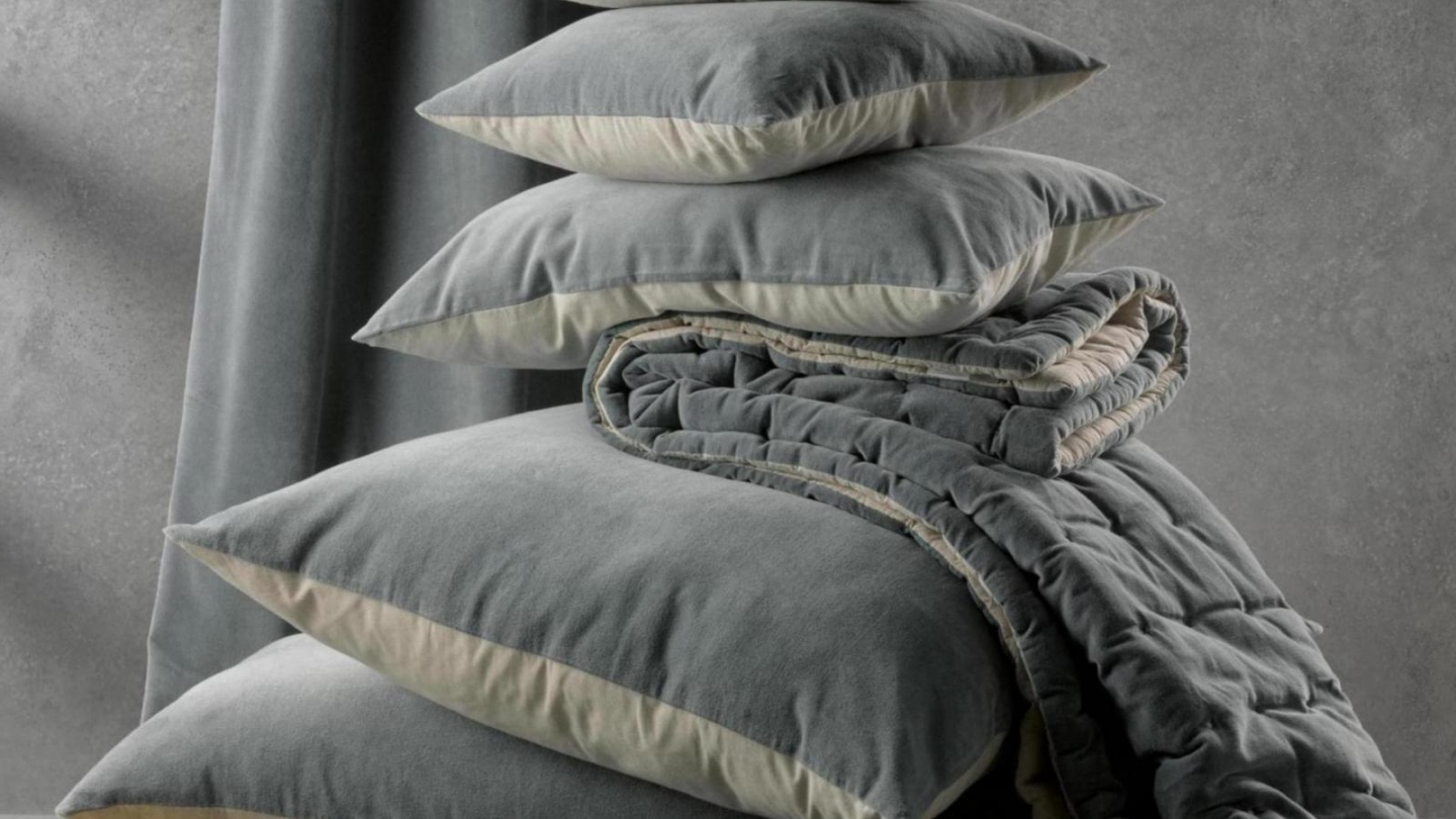 Coussin en velours jaune mais 40 x 65 cm - Elise Coussin en velours jaune mais 40 x 65 cm - Elise