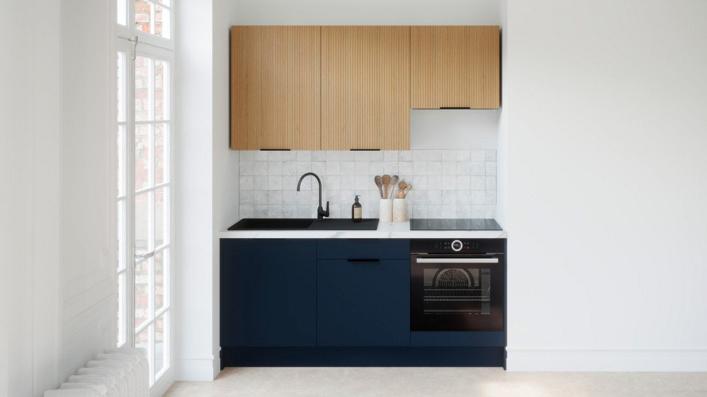 Ensemble de 6 meubles de cuisine - L. 185 cm - bleu marine et chêne clair cannelé - Luzia Signature
