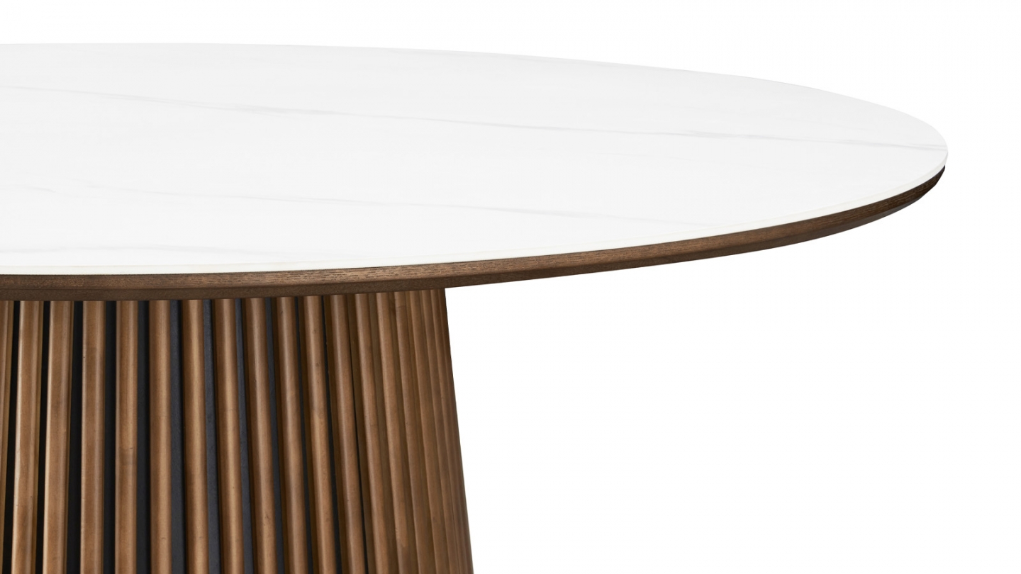 Table à manger ronde plateau en céramique effet marbre et piètement effet noyer 5 à 6 pers. 120 cm - Ada