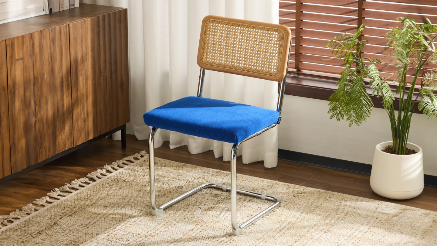 Lot de 2 chaises en cannage velours côtelé bleu électrique et métal chromé - Muse