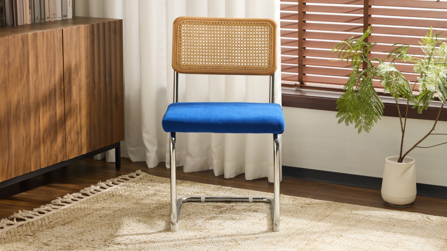 Lot de 2 chaises en cannage velours côtelé bleu électrique et métal chromé - Muse