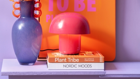 Lampe à poser champignon en métal émaillé rose vif - Fat Mushroom Mini