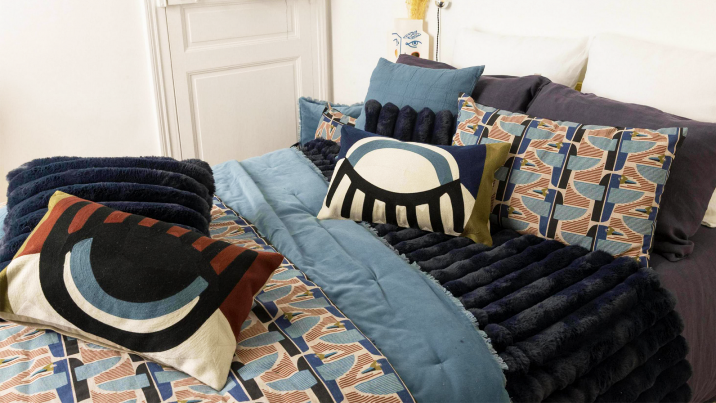 Jeté de lit en fausse fourrure bleu marine 180 x 260 cm - Alice