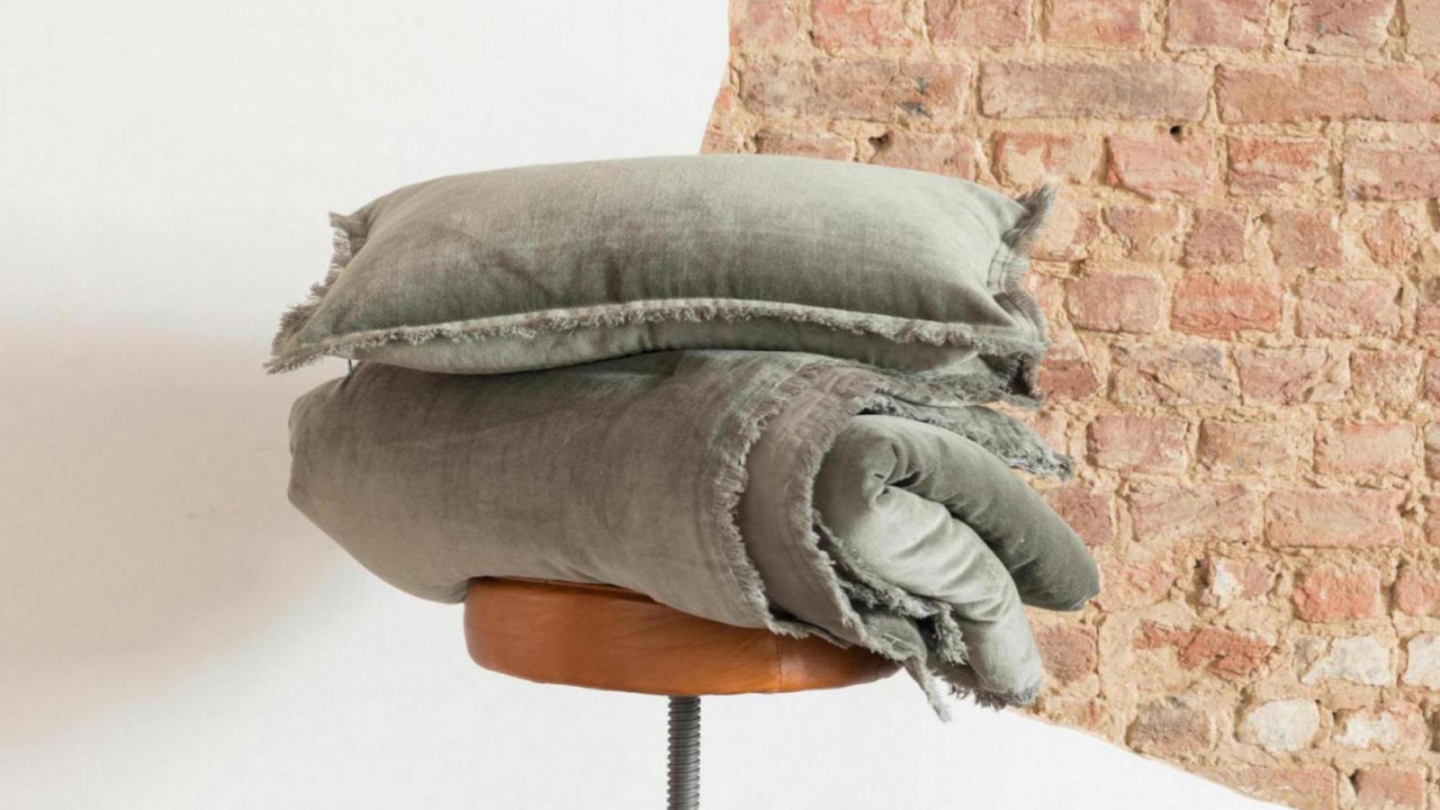 Jeté de lit en velours Vert thym 260 x 260 cm - Fara