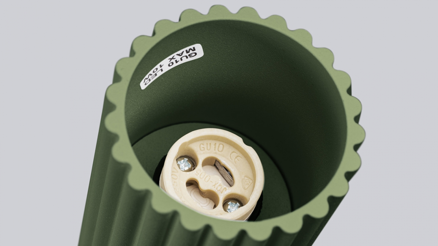 Plafonnier en aluminium cannelé 30 cm vert olive - Karbon Plafonnier en aluminium cannelé 30 cm vert olive - Karbon