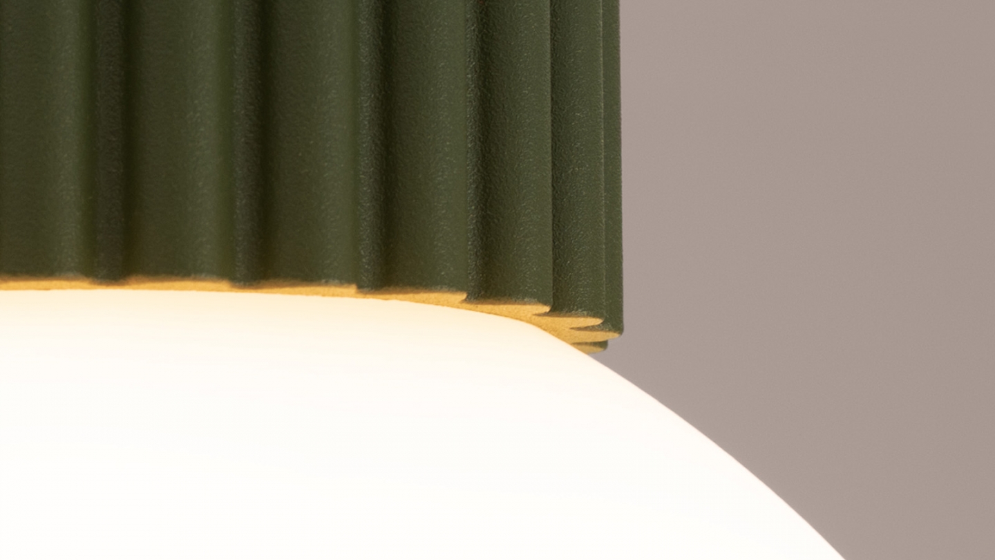 Plafonnier en aluminium cannelé vert olive - Halo