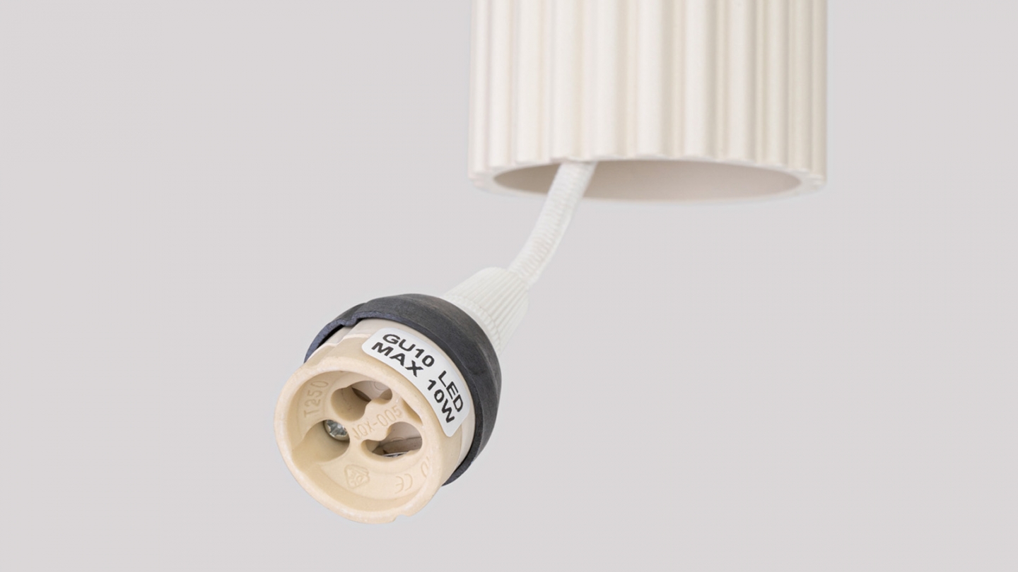 Suspension en aluminium cannelé beige - Karbon