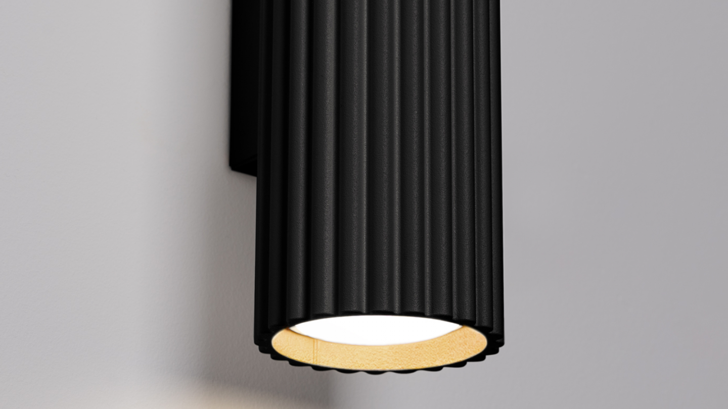 Applique en aluminium cannelé 20 cm noir - Karbon