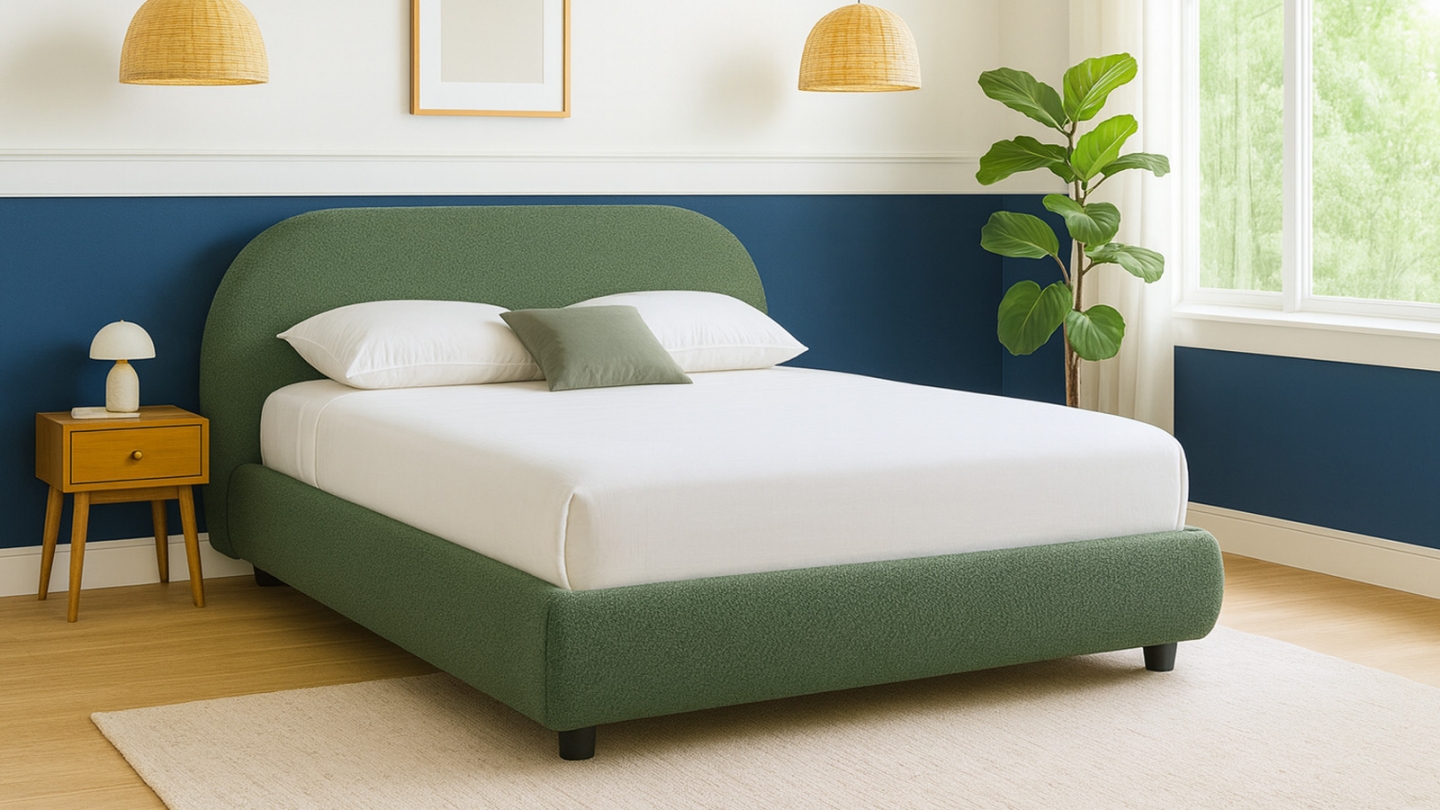 Lit adulte 140x190 cm avec sommier et tête de lit matelassée en tissu bouclé vert kaki - Maddie Lit adulte 140x190 cm avec sommier et tête de lit matelassée en tissu bouclé vert kaki - Maddie