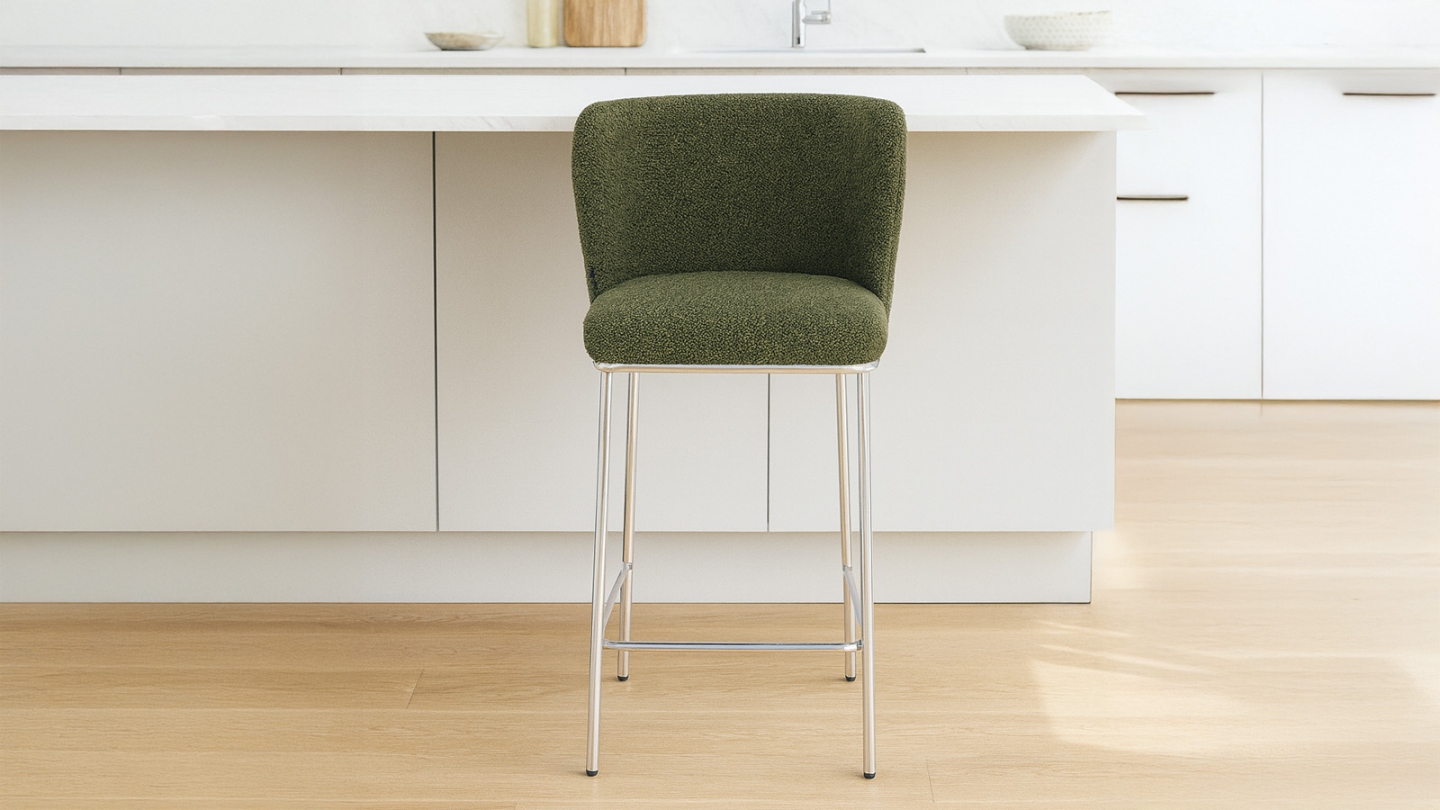 Lot de 2 tabourets de bar en tissu bouclé vert, piètement chromé - Toma