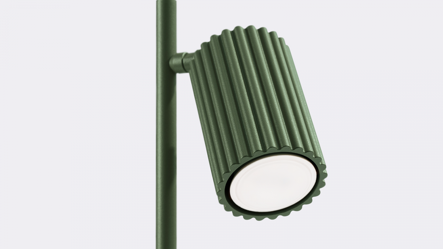 Lampe à poser en aluminium cannelé vert olive - Karbon Lampe à poser en aluminium cannelé vert olive - Karbon