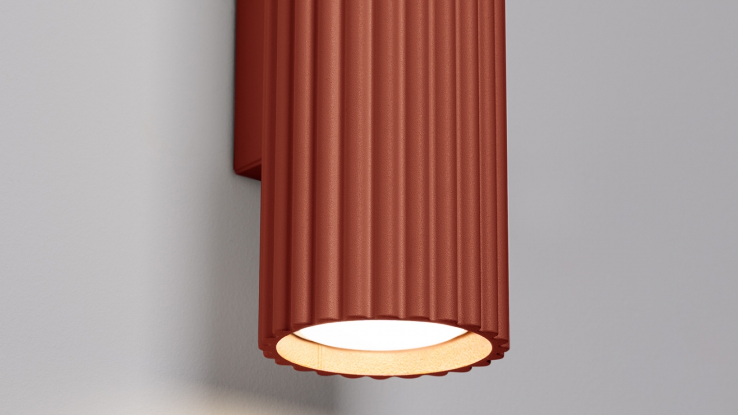 Applique en aluminium cannelé 30 cm terracotta - Karbon