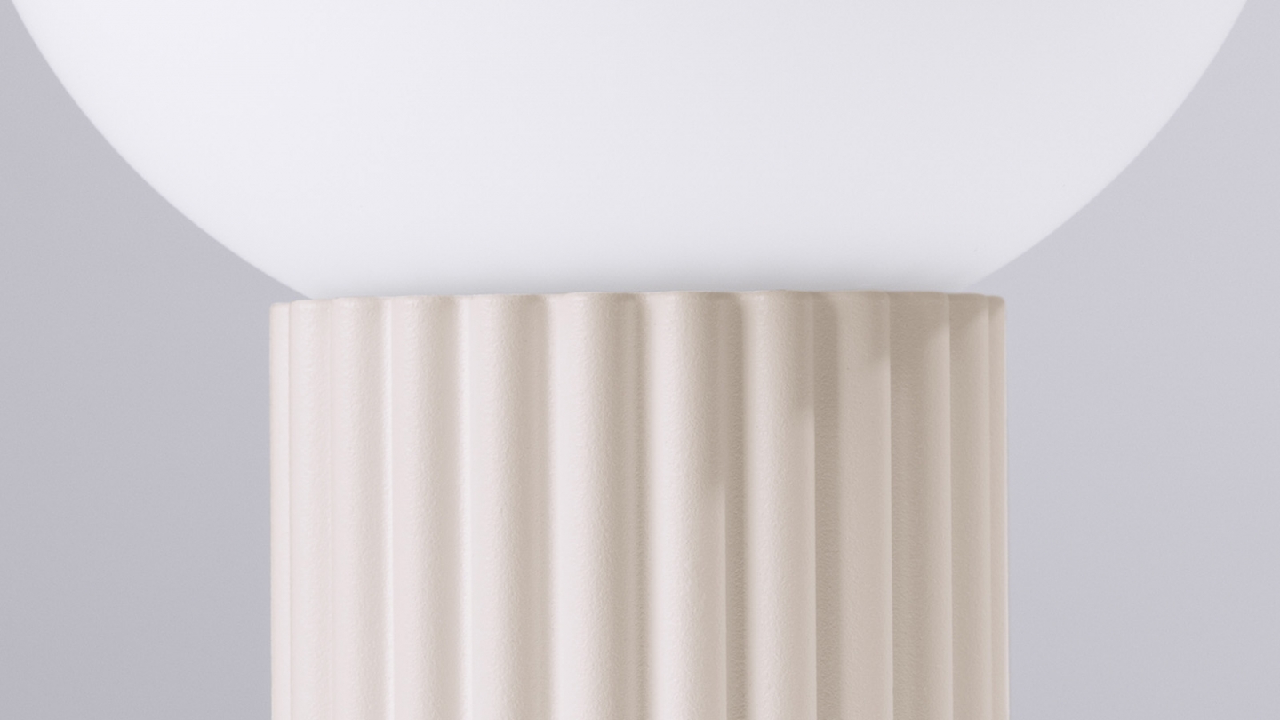 Lampe à poser en aluminium cannelé beige - Halo