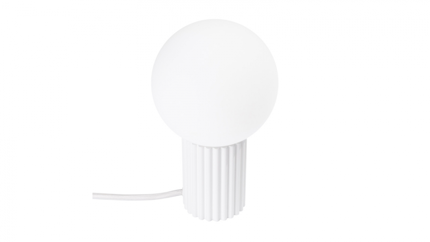 Lampe à poser en aluminium cannelé blanc - Halo Lampe à poser en aluminium cannelé blanc - Halo