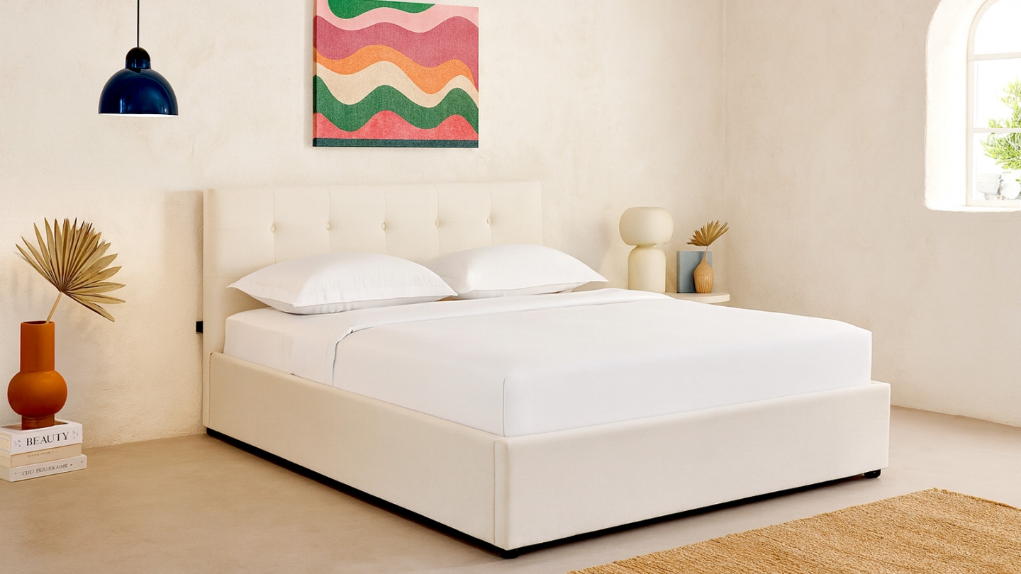 Lit coffre adulte 140x190 cm avec tête de lit capitonnée en velours beige et sommier - Tina