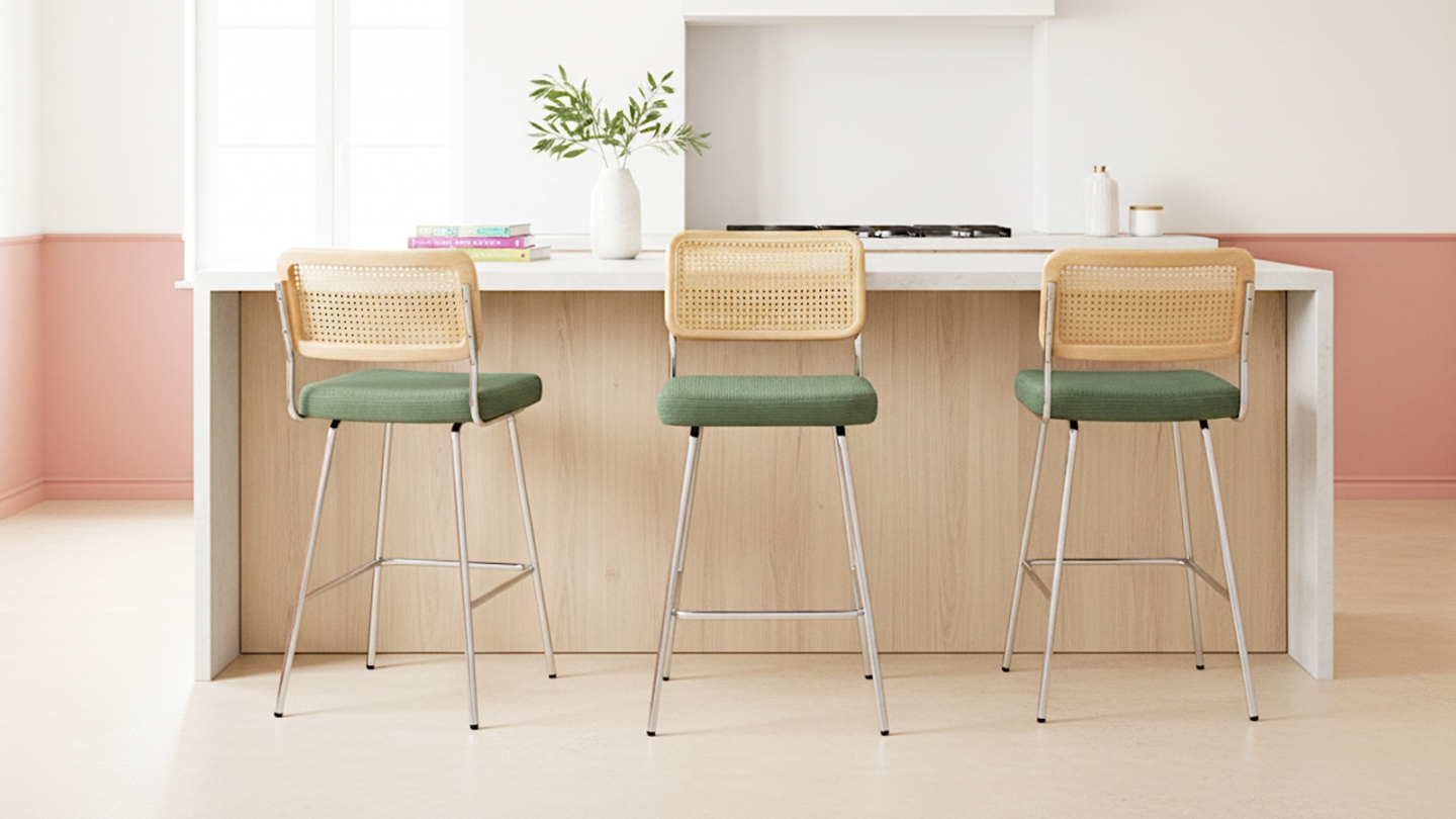 Lot de 2 chaises de bar en cannage et velours côtelé vert kaki, piètement chromé - Muse Lot de 2 chaises de bar en cannage et velours côtelé vert kaki, piètement chromé - Muse