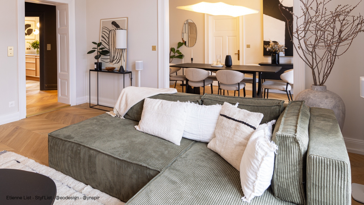 Canapé d'angle à droite convertible 3 places avec coffre de rangement en velours côtelé vert kaki - Barani Canapé d'angle à droite convertible 3 places avec coffre de rangement en velours côtelé vert kaki - Barani