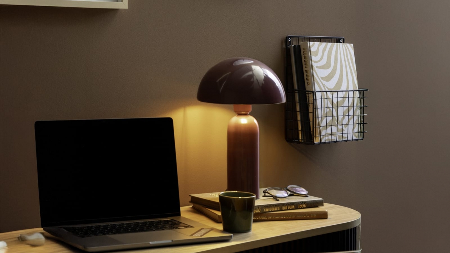 Lampe à poser en métal aubergigne - Atrayente Lampe à poser en métal aubergigne - Atrayente