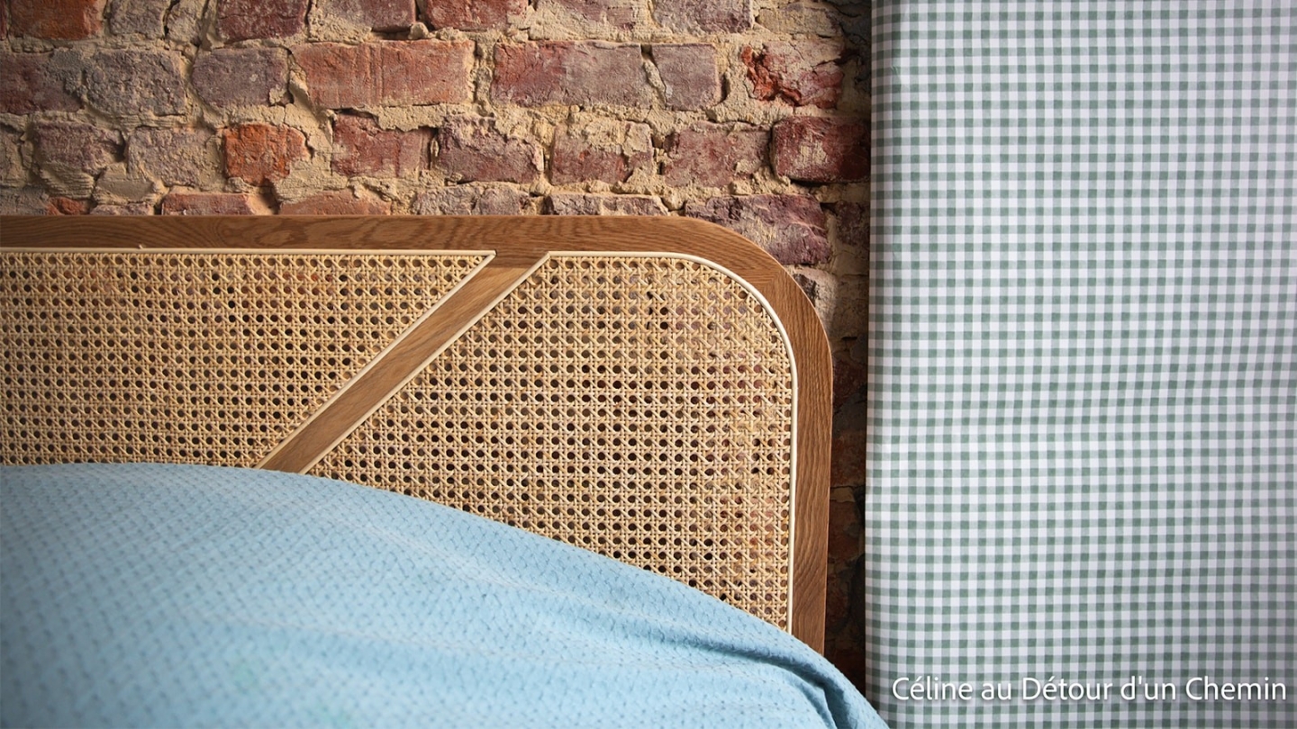 Ensemble Lit adulte 180x200 cm en bois avec tête de lit en bois massif et cannage Leonie + lot de 2 chevets Iris Ensemble Lit adulte 180x200 cm en bois avec tête de lit en bois massif et cannage Leonie + lot de 2 chevets Iris