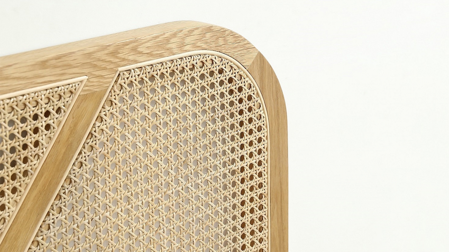 Ensemble Lit adulte 180x200 cm en bois avec tête de lit en bois massif et cannage Leonie + lot de 2 chevets Iris Ensemble Lit adulte 180x200 cm en bois avec tête de lit en bois massif et cannage Leonie + lot de 2 chevets Iris