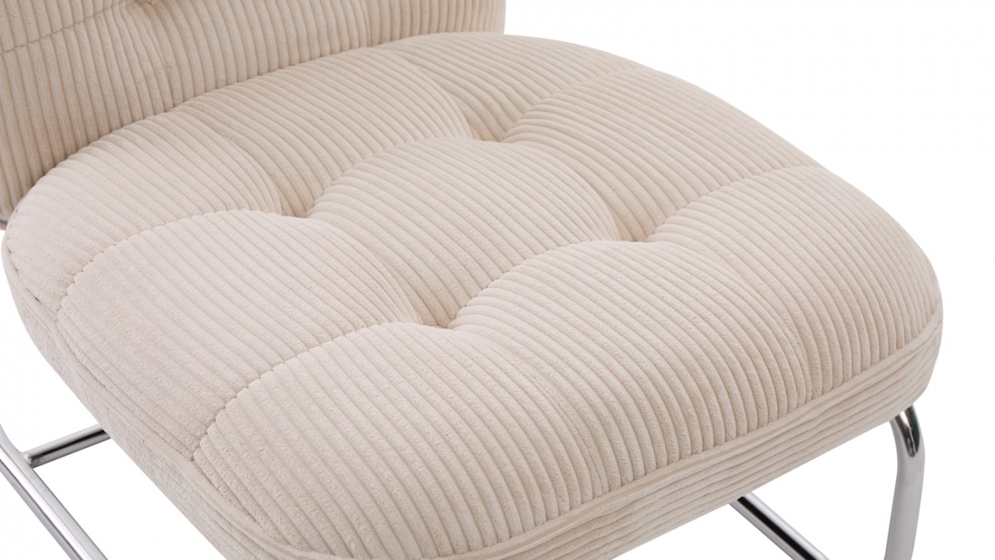 Fauteuil en velours côtelé beige, piètement chromé - Marvin Fauteuil en velours côtelé beige, piètement chromé - Marvin