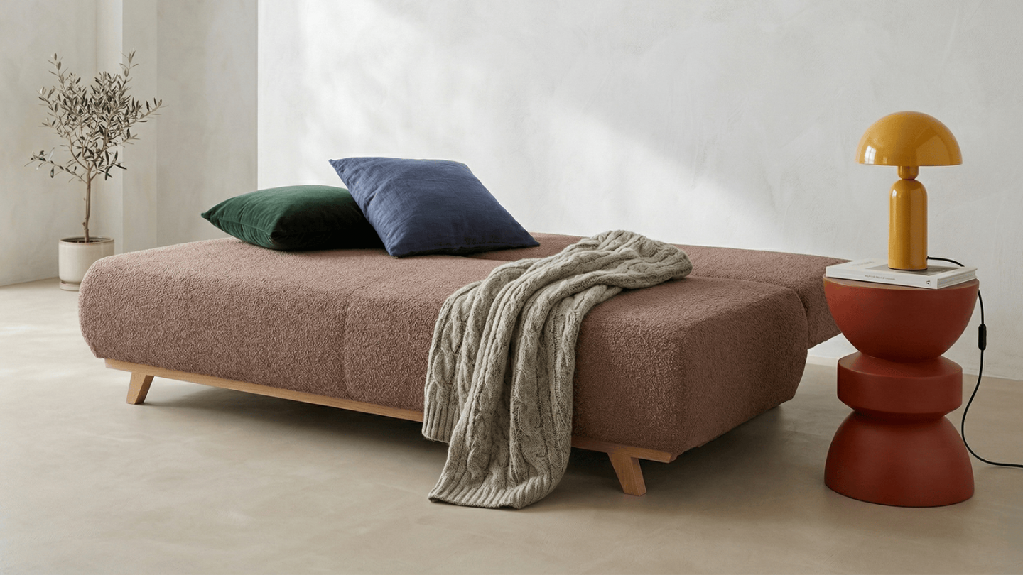 Canapé convertible 3 places avec coffre de rangement en tissu bouclé rose poudré - Laria Canapé convertible 3 places avec coffre de rangement en tissu bouclé rose poudré - Laria