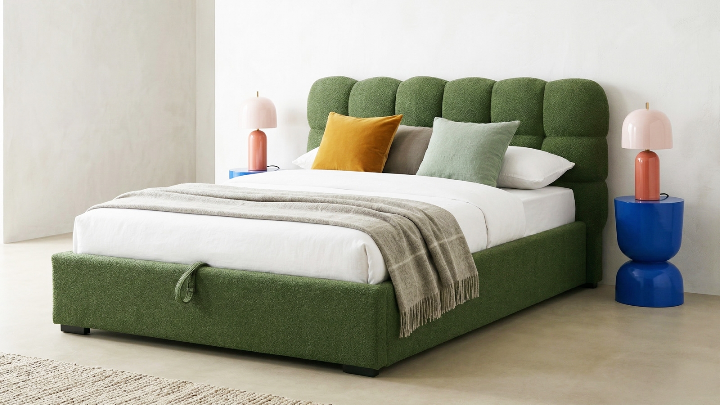 Lit coffre adulte 140x190 cm avec sommier et tête de lit capitonnée en tissu bouclé vert - Lola Lit coffre adulte 140x190 cm avec sommier et tête de lit capitonnée en tissu bouclé vert - Lola