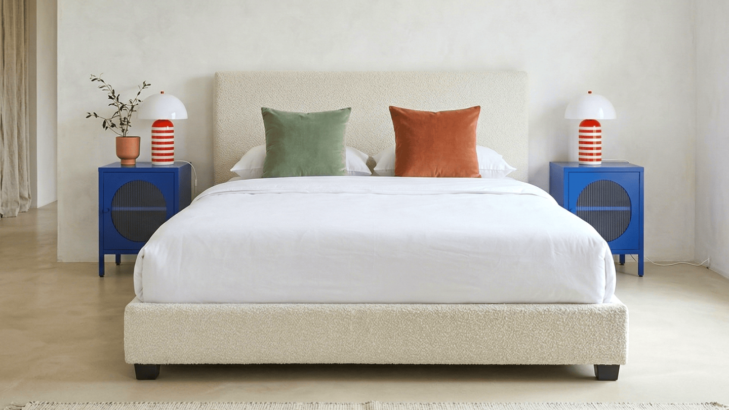 Lit adulte 140x190 cm avec tête de lit capitonnée en tissu bouclé beige - William Lit adulte 140x190 cm avec tête de lit capitonnée en tissu bouclé beige - William