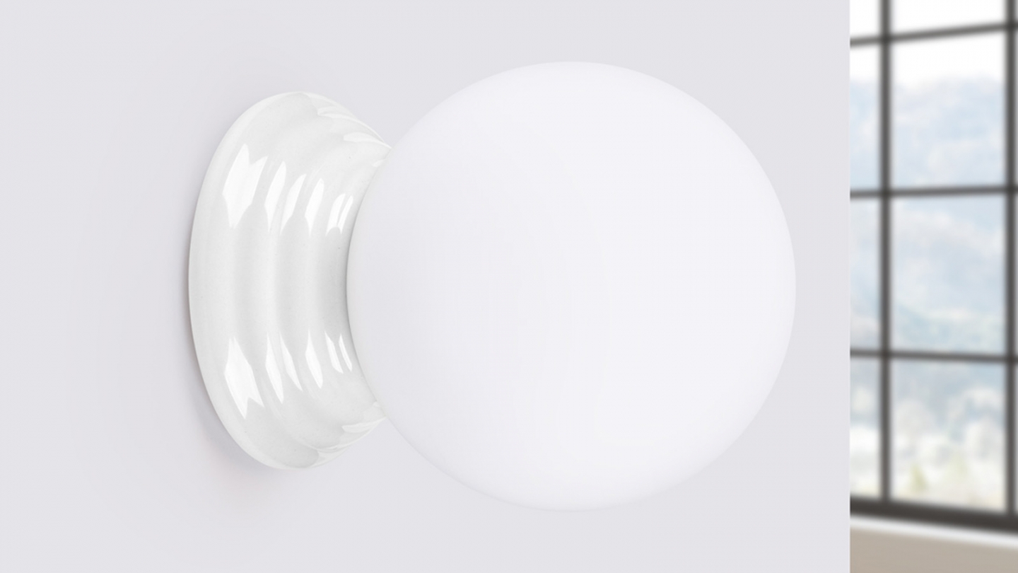 Applique murale en céramique blanche et globe en verre - Zori Applique murale en céramique blanche et globe en verre - Zori