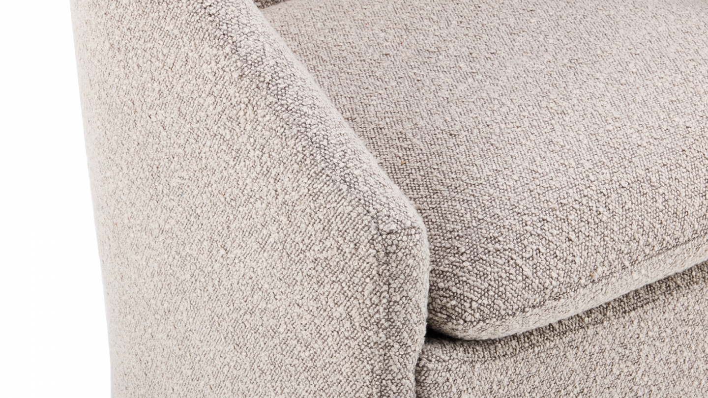 Fauteuil en bois et tissu bouclé taupe - Ami Fauteuil en bois et tissu bouclé taupe - Ami
