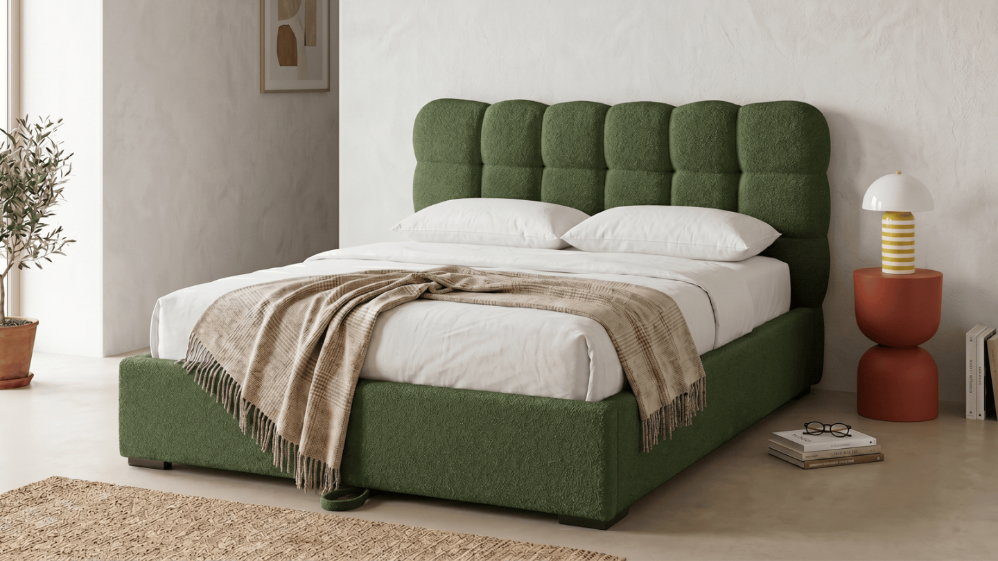 Lit coffre adulte 140x190 cm avec sommier et tête de lit capitonnée en tissu bouclé vert - Lola Lit coffre adulte 140x190 cm avec sommier et tête de lit capitonnée en tissu bouclé vert - Lola