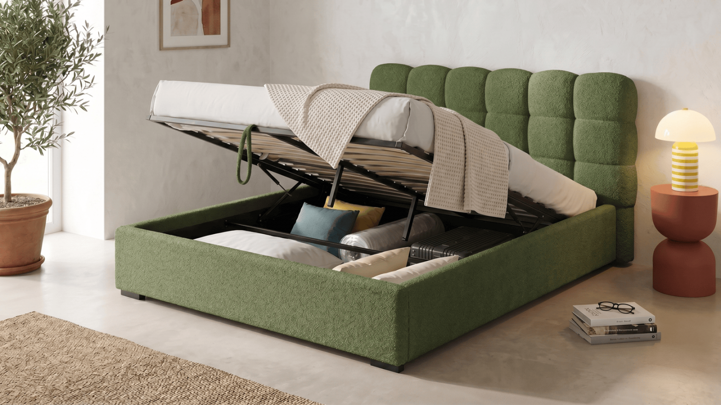 Lit coffre adulte 140x190 cm avec sommier et tête de lit capitonnée en tissu bouclé vert - Lola Lit coffre adulte 140x190 cm avec sommier et tête de lit capitonnée en tissu bouclé vert - Lola