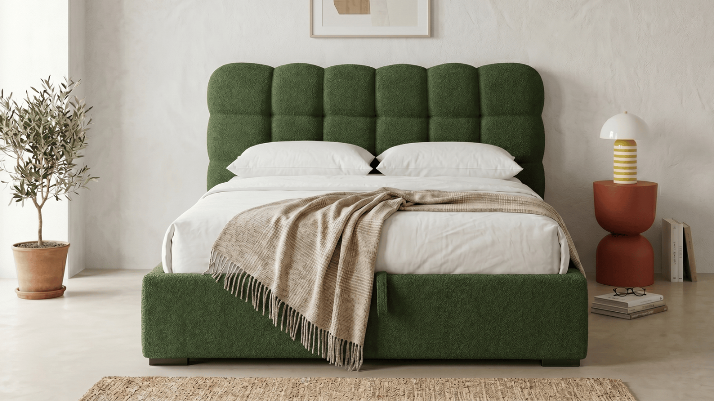 Lit coffre adulte 140x190 cm avec sommier et tête de lit capitonnée en tissu bouclé vert - Lola Lit coffre adulte 140x190 cm avec sommier et tête de lit capitonnée en tissu bouclé vert - Lola