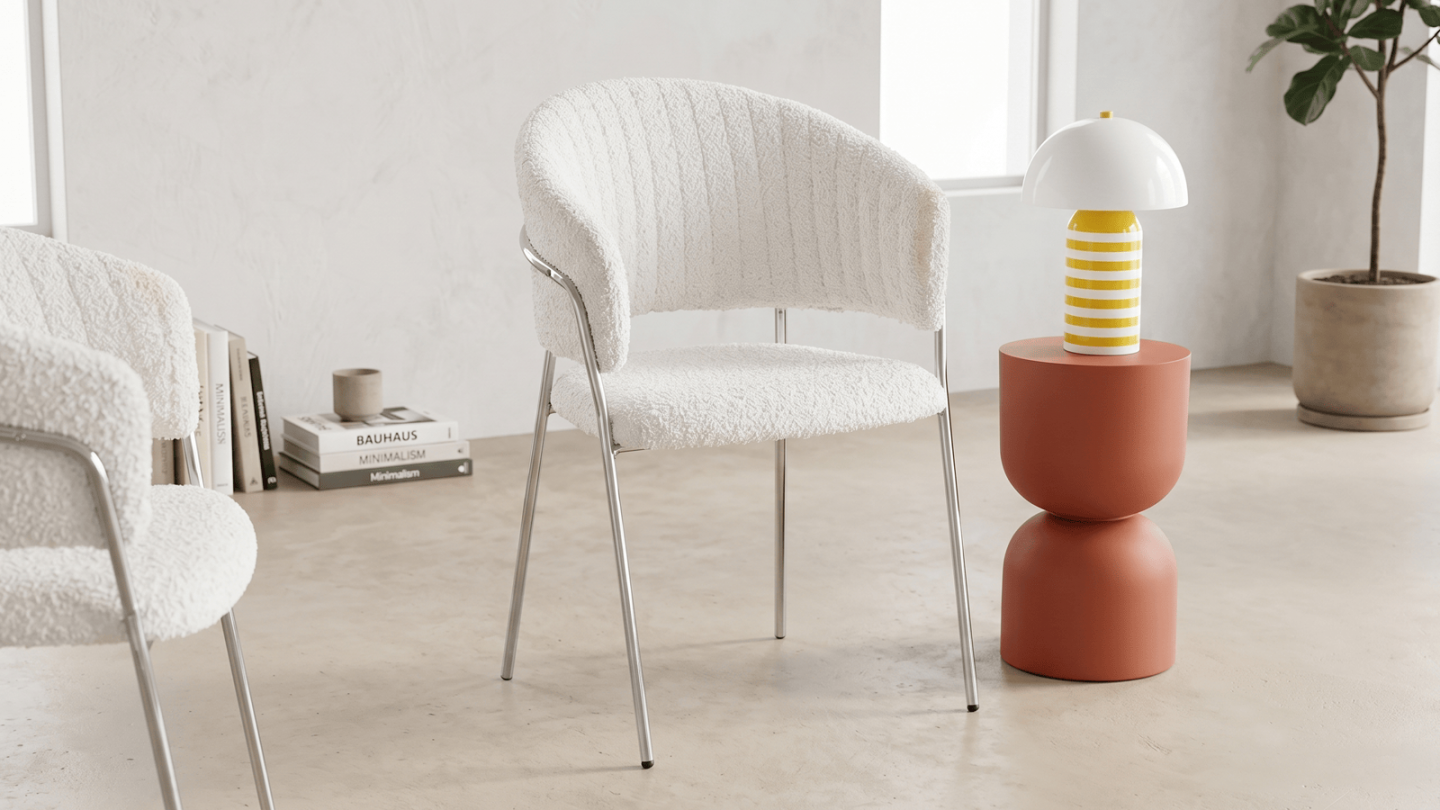 Lot de 2 chaises en tissu bouclé beige et piètement chromé - Isya Lot de 2 chaises en tissu bouclé beige et piètement chromé - Isya